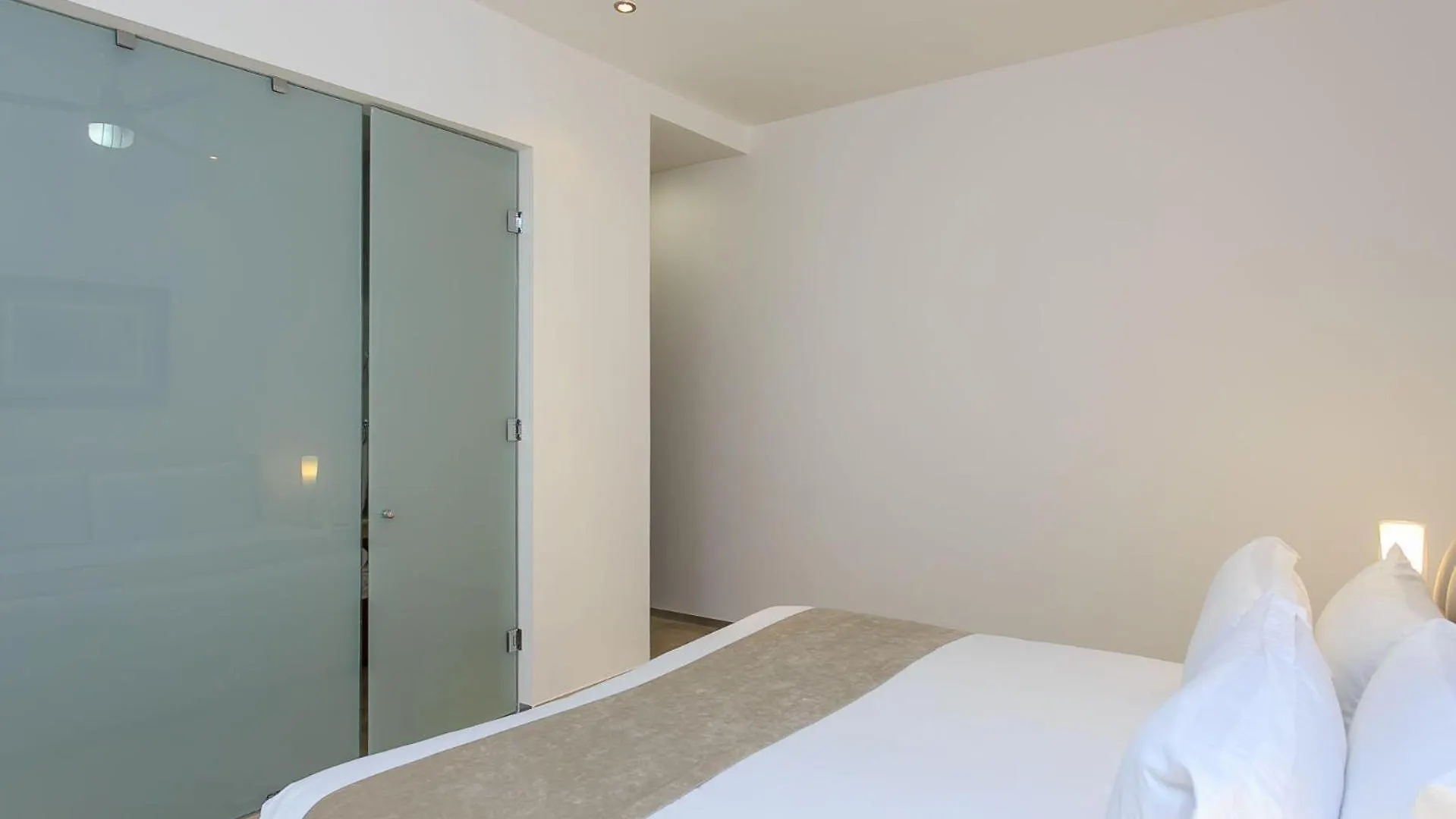 Menesse-2Bedrooms-Perfectspot Steps To The Ocean Playa del Carmen