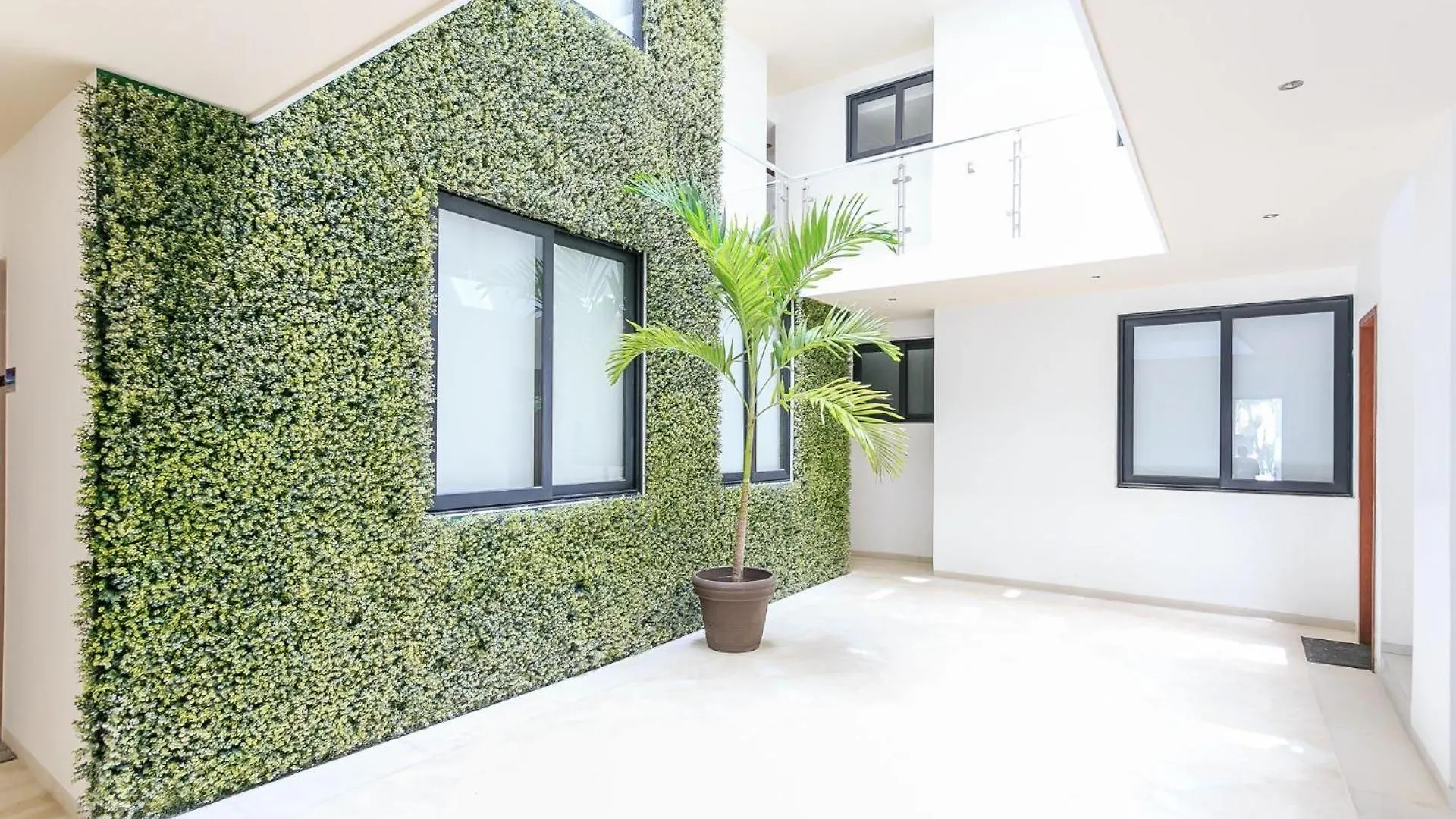 Menesse-2Bedrooms-Perfectspot Steps To The Ocean Apartment