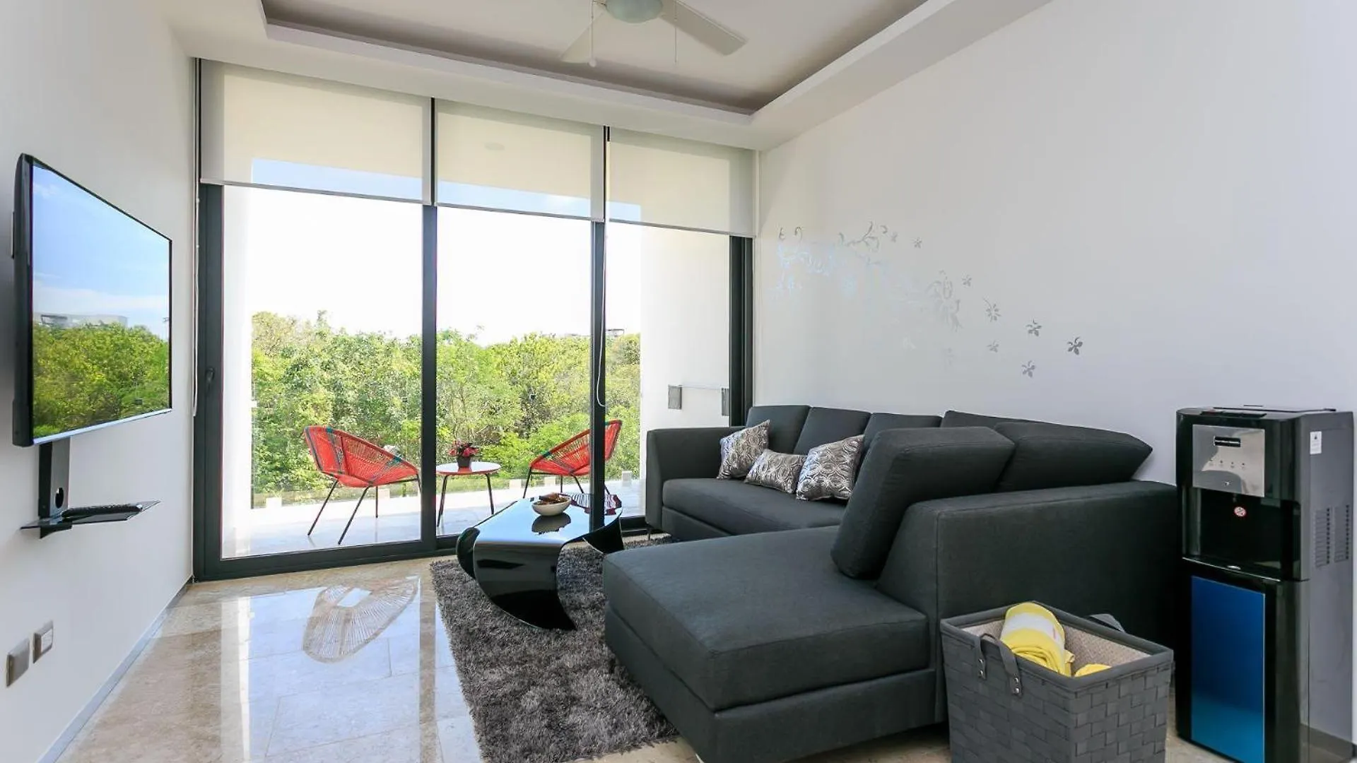 Menesse-2Bedrooms-Perfectspot Steps To The Ocean Playa del Carmen