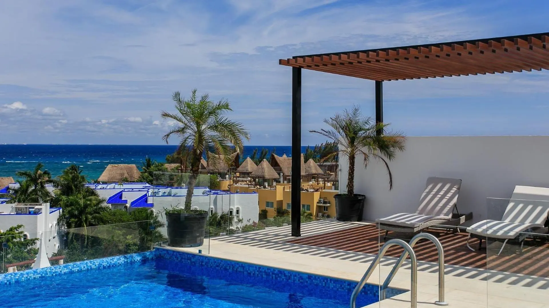 Menesse-2Bedrooms-Perfectspot Steps To The Ocean