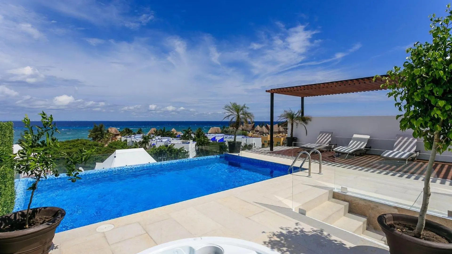Menesse-2Bedrooms-Perfectspot Steps To The Ocean
