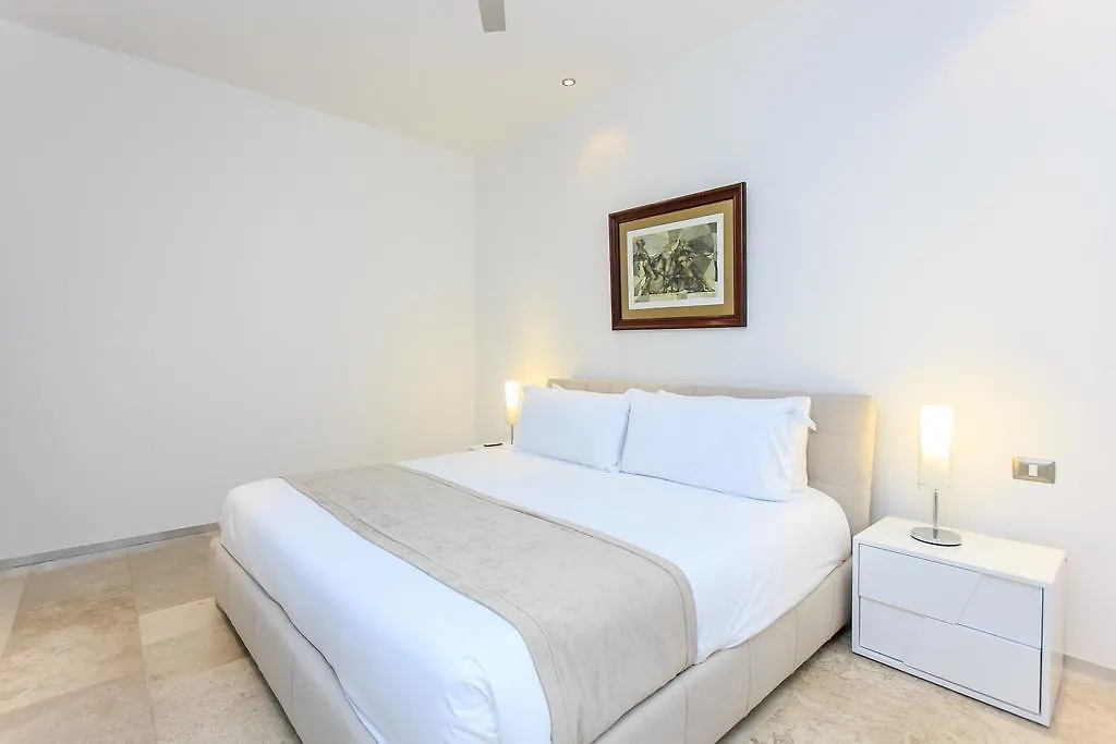 Menesse-2Bedrooms-Perfectspot Steps To The Ocean Apartment