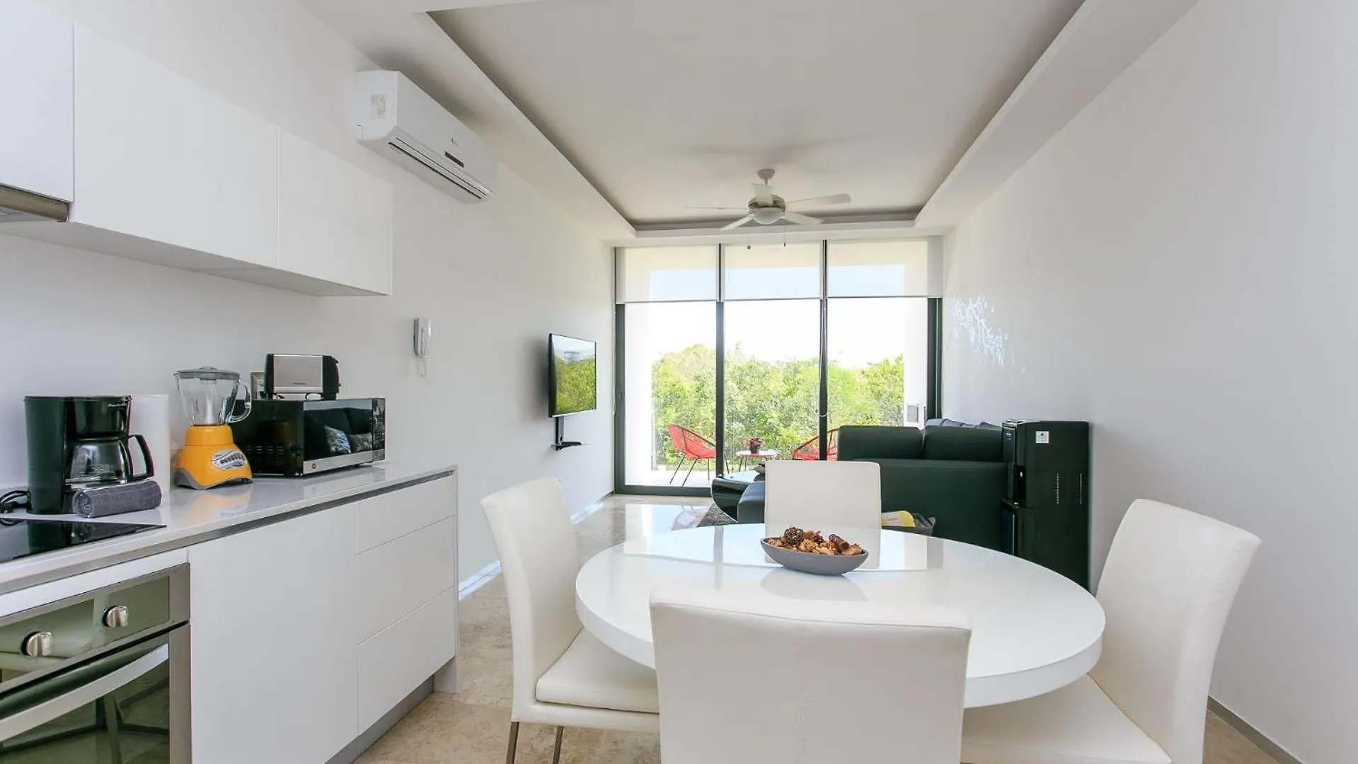 Menesse-2Bedrooms-Perfectspot Steps To The Ocean Playa del Carmen