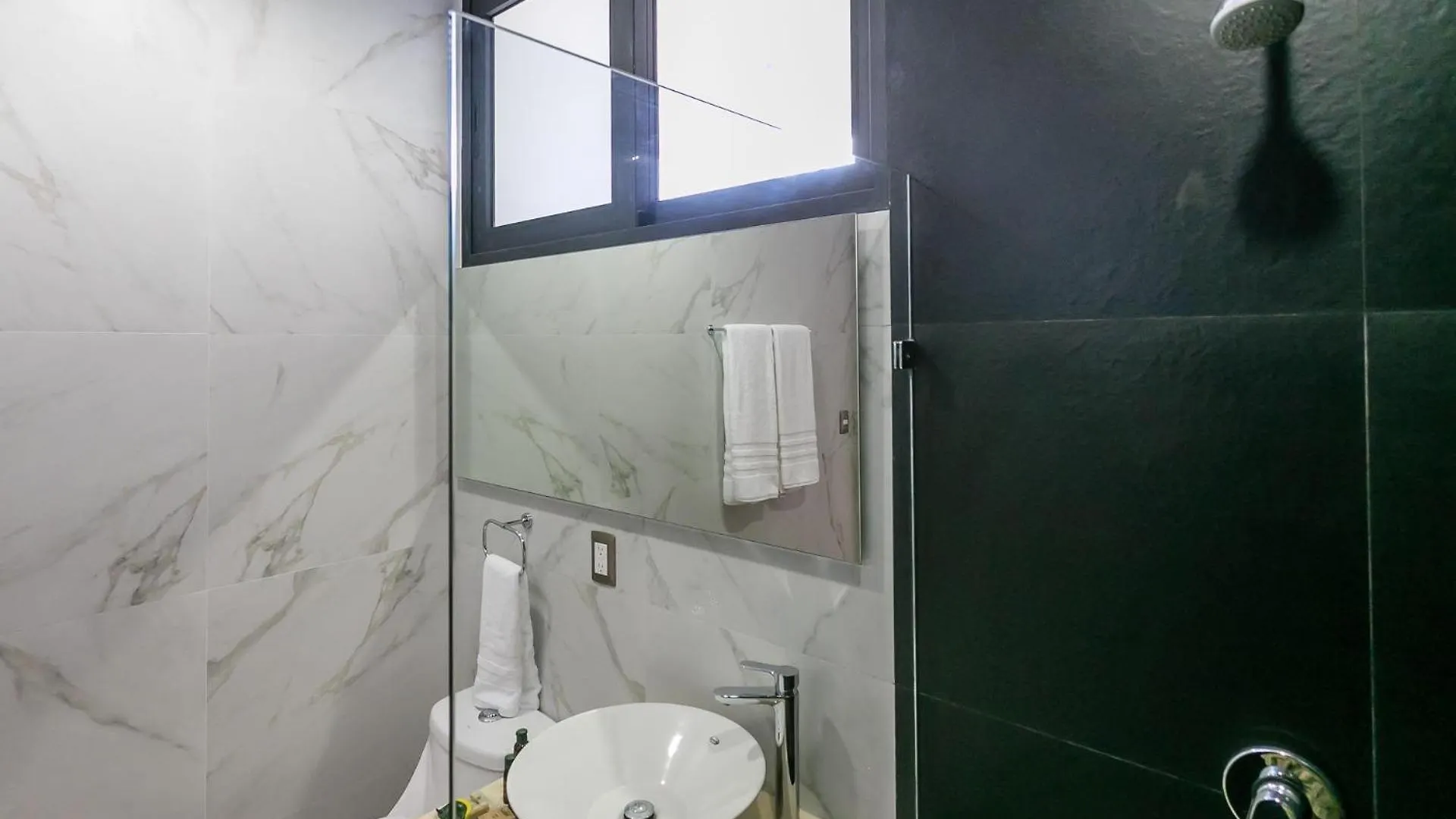 Menesse-2Bedrooms-Perfectspot Steps To The Ocean 0*, Playa del Carmen Mexico