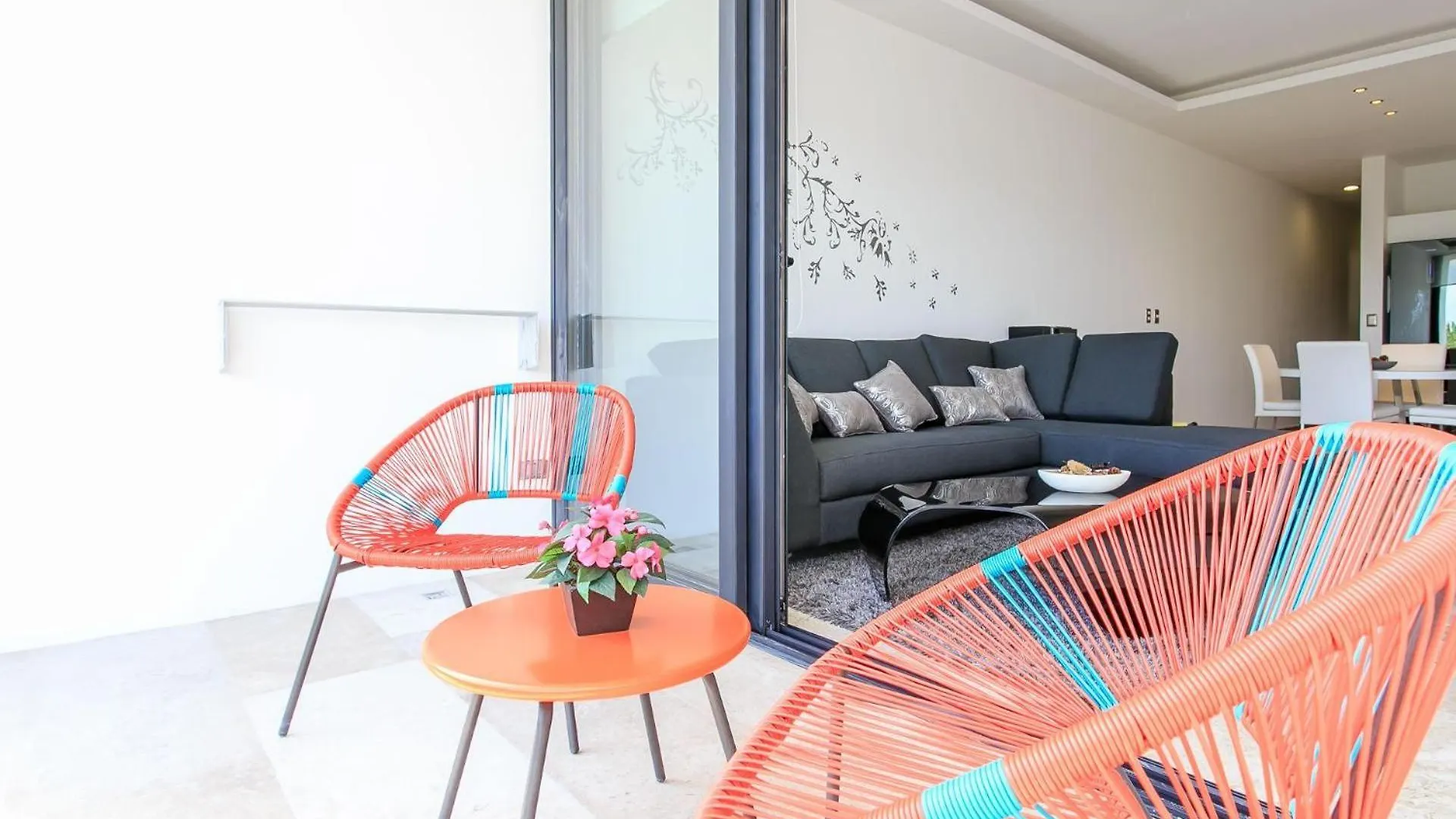 Apartment Menesse-2Bedrooms-Perfectspot Steps To The Ocean