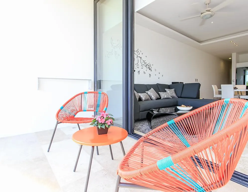 Menesse-2Bedrooms-Perfectspot Steps To The Ocean Apartment Playa del Carmen